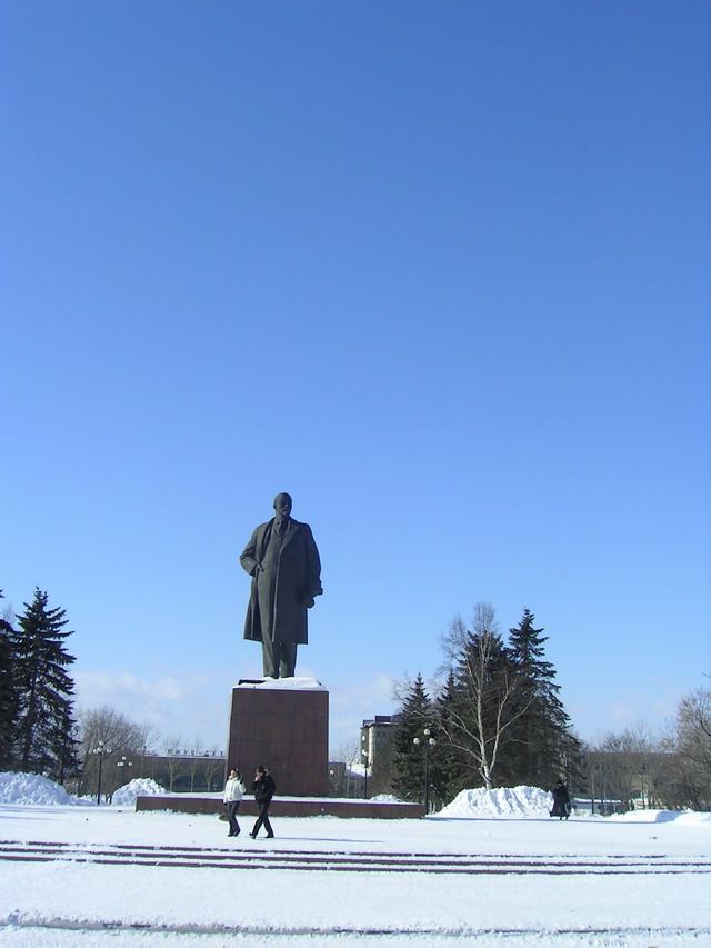 Центральная площадь города Южно-Сахалинск - площадь имени В.И.Ленина 